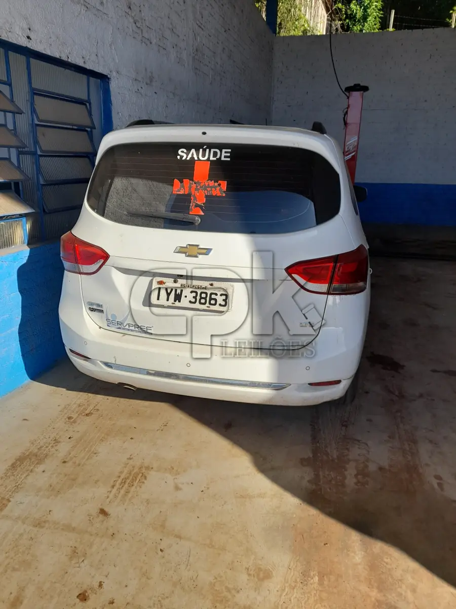 LOTE 012 - VEÍCULO GM SPIN 1.8L MT LTZ, COR BRANCA, ANO/MOD 2018/2019, CHASSI Nº 9BGJC7520KB152590, MOTOR NºGFN027781, RENAVAN Nº104644, PLACAS IYW-3863. NO ESTADO QUE SE ENCONTRA. PATRIMÔNIO MUNICIPAL Nº12940.