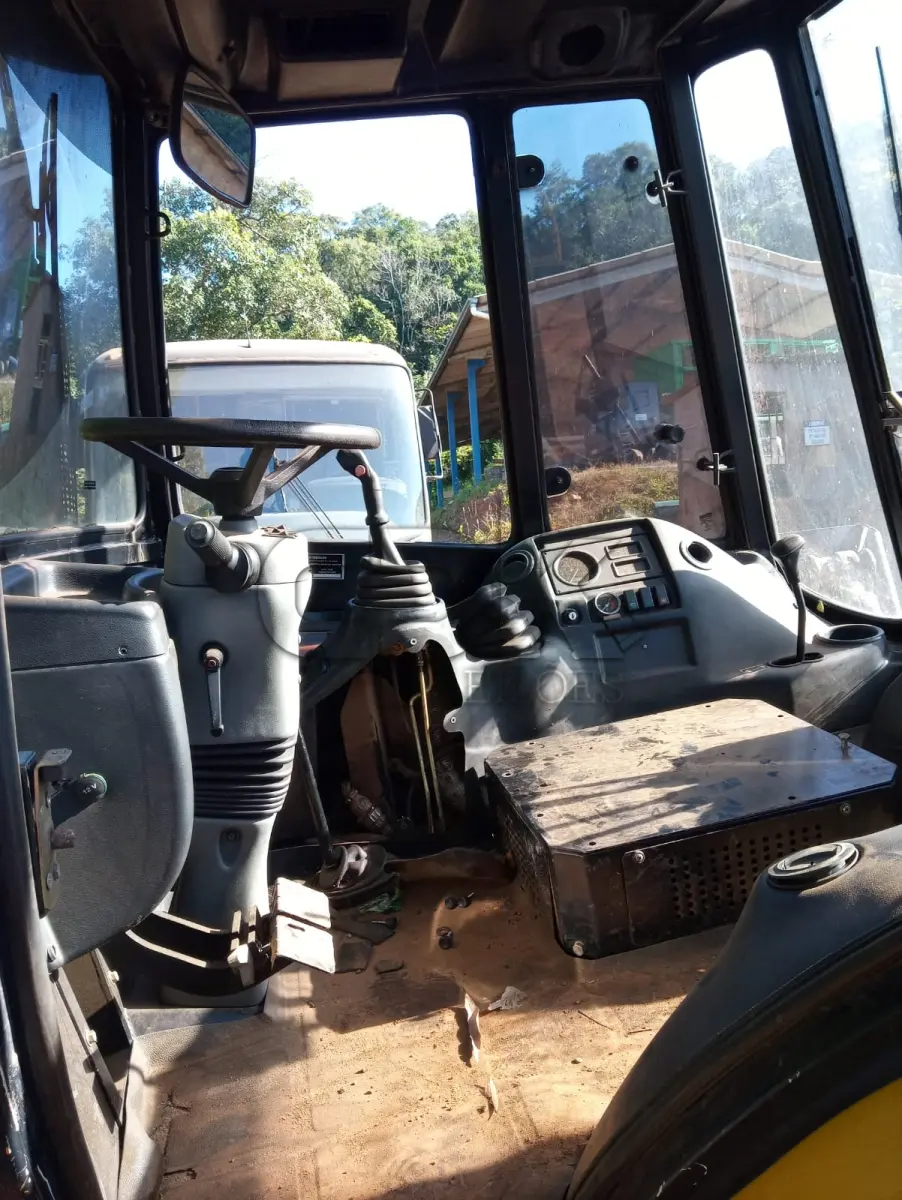 LOTE 020 - RETROESCAVADEIRA RANDON RD406 ADVANCED, ANO/MOD 2015/2015, MOTOR TURBO, TRAÇAO 4X4, CABINE FECHADA COM AR CONDICIONADO QUENTE/FRIO, MOTOR DIESEL 110CV NºE1S194198, CHASSI Nº9AD406AEAF0006189. NO ESTADO QUE SE ENCONTRA. PATRIMÔNIO MUNICIPAL Nº11559.