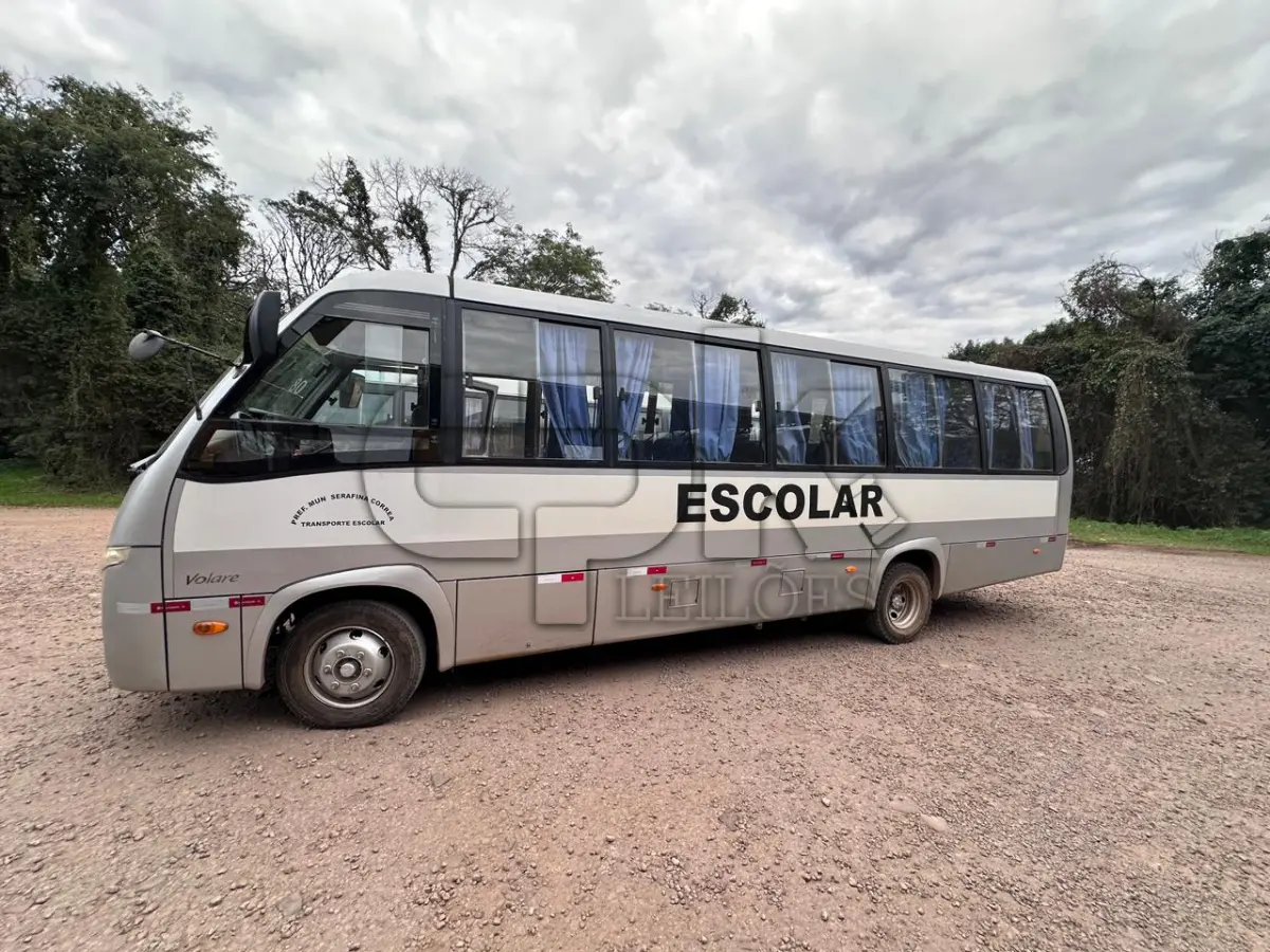 LOTE 036 - MARCOPOLO – Volare W8 ON - Ônibus Escolar – 31P  2014/2014 – Placas IVN 8884 – Cor: Prata.