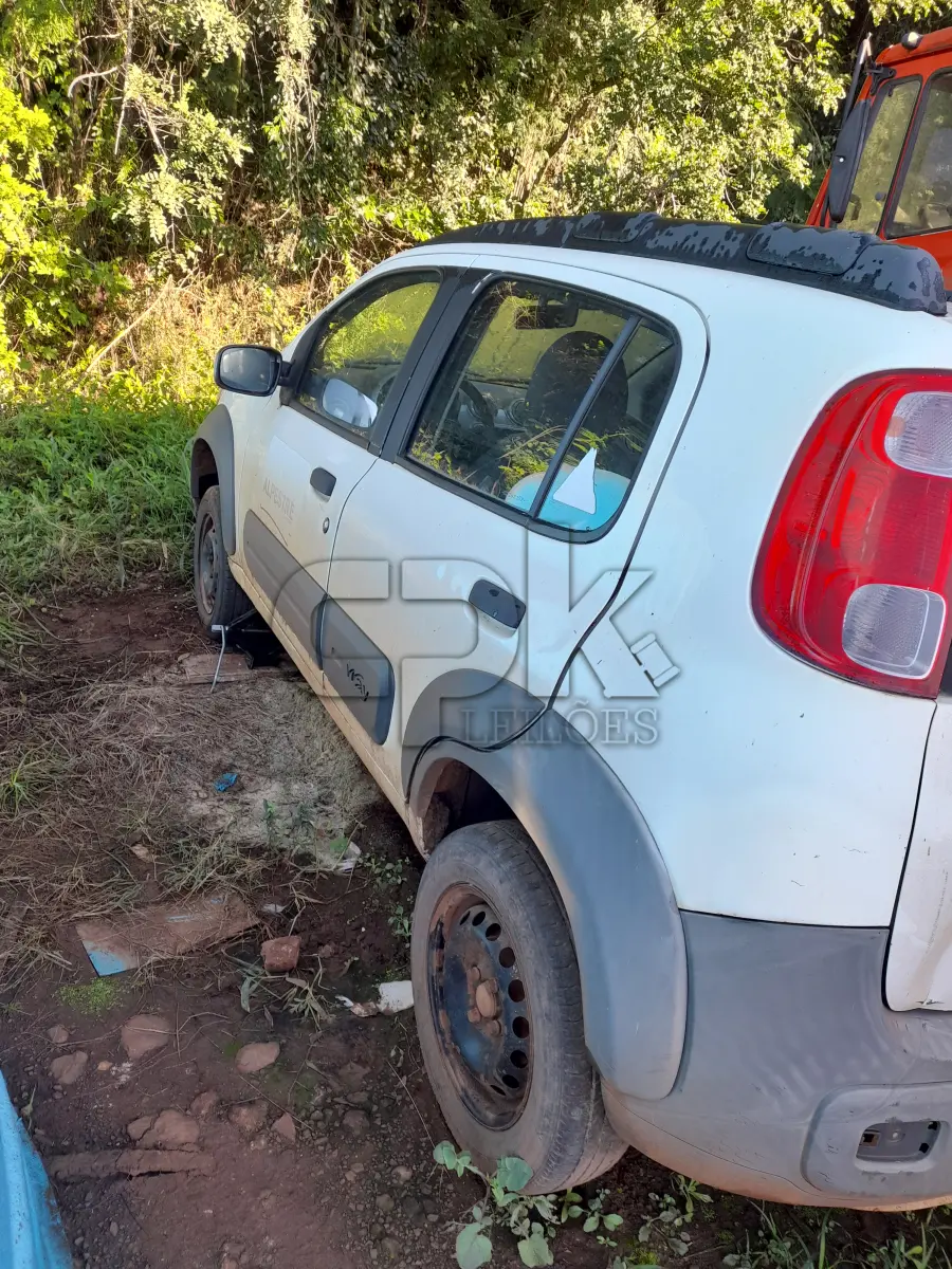 LOTE 010 - VEICULO FIAT UNO WAY 1.4, BRANCO, ANO/MOD:2011/2012, CHASSI: 9BD195163C0292152, RENAVAM: 412029189, PLACA: ISQ-8971. NO ESTADO QUE SE ENCONTRA. PATRIMÔNIO MUNICIPAL Nº8018.