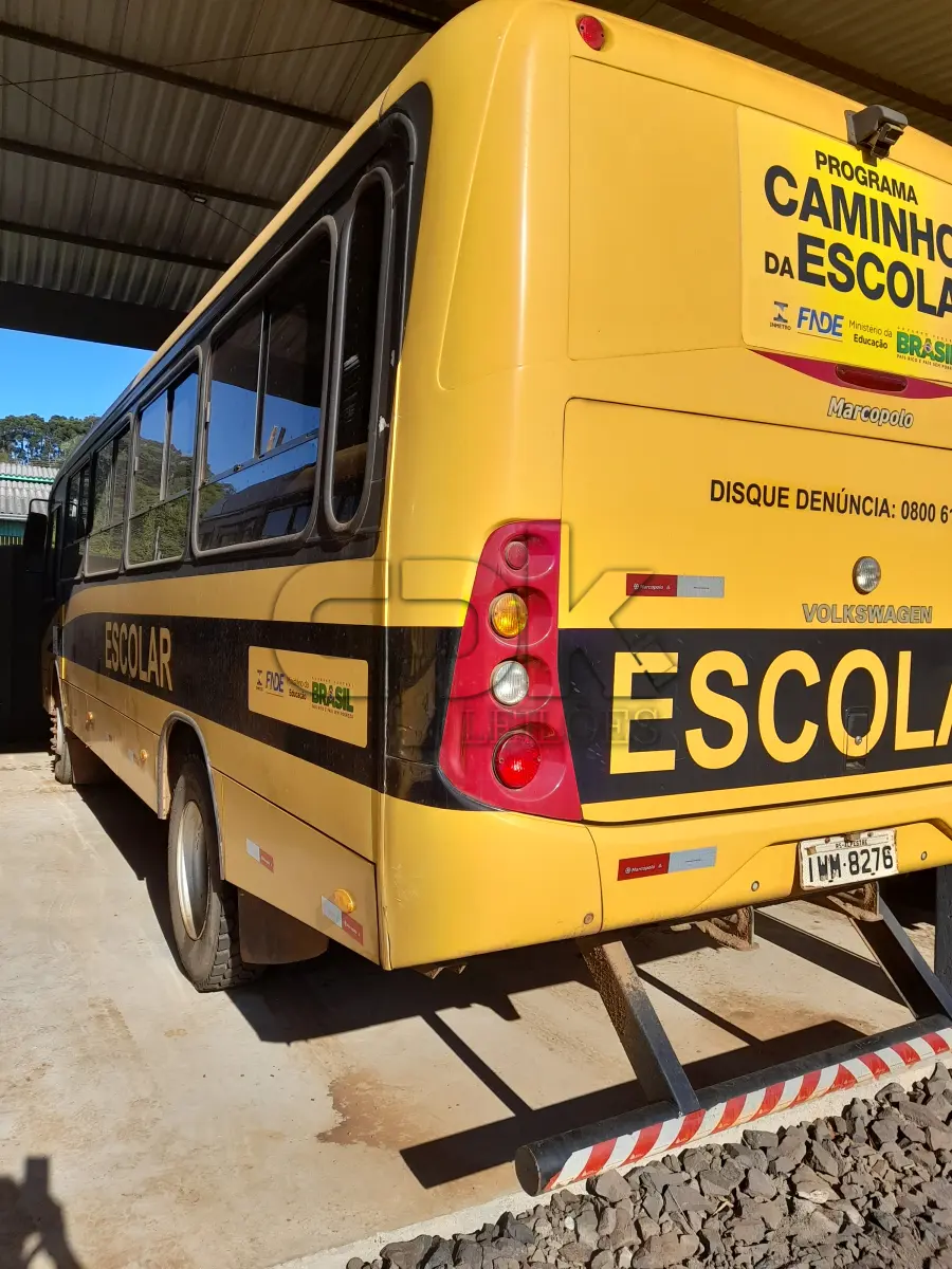 LOTE 019 - ONIBUS ESCOLAR VW/15.190, 48 LUGARES, PLACAS IWM-8276 ANO/MOD 2014/2014. NO ESTADO QUE SE ENCONTRA. PATRIMÔNIO MUNICIPAL Nº11286.  OBS. ACOMPANHA O VEÍCULO 04 PNEUS SOBRESSALENTES PARA RECAPAGEM.