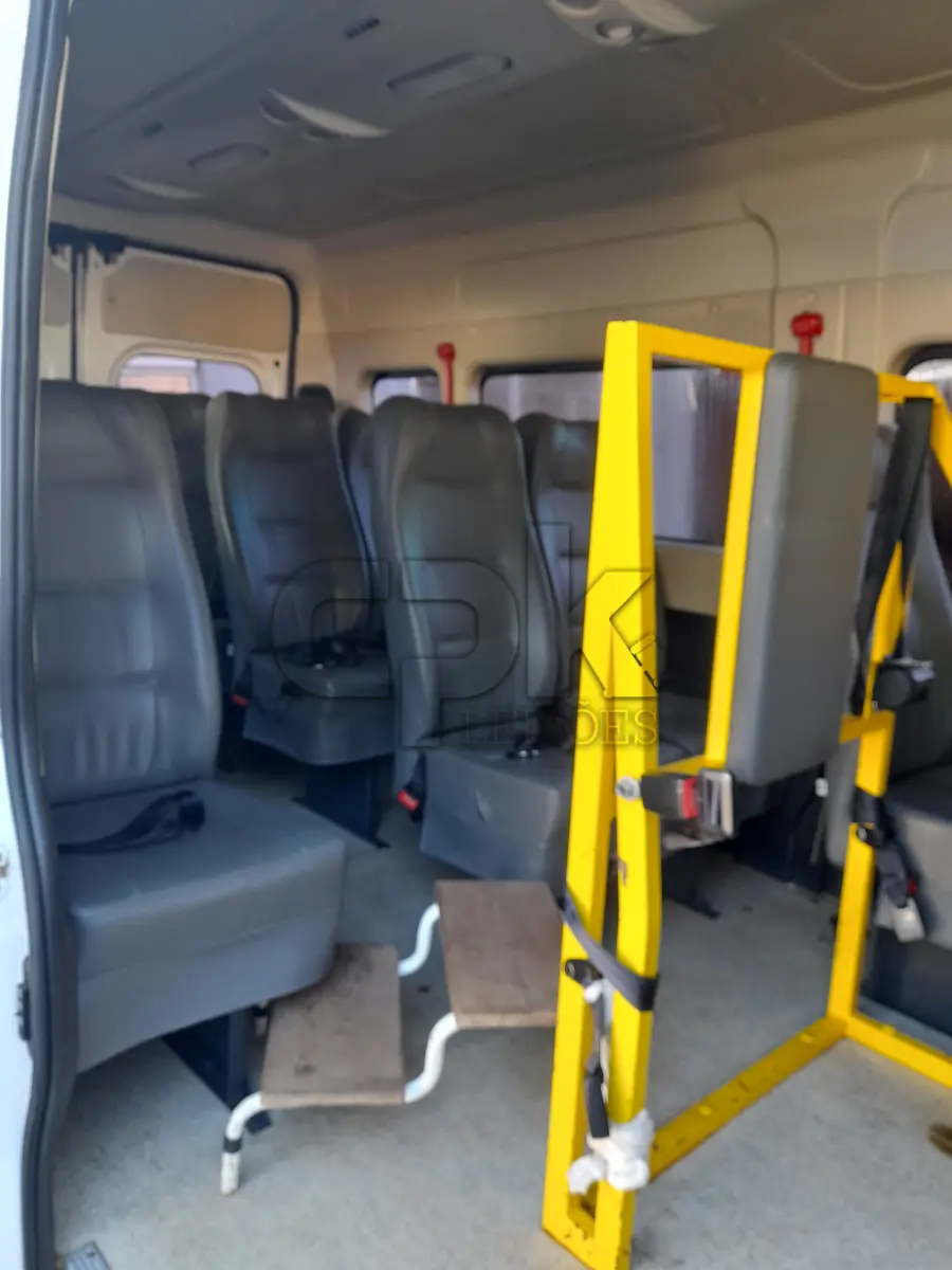 LOTE 013 - VEICULO FIAT/DUCATO MULTI 2.3, 16 PASSAGEIROS ANO/MOD 2018/2018, COR BRANCA, COMBUSTÍVEL DIESEL, COM RAMPA MANUAL PARA CADEIRANTES, RENAVAM: 404468, CHASSI Nº 3C6EFVEK1JE119462, MOTOR Nº F1AE3481D7264556, PLACAS: IYR-6831. NO ESTADO QUE SE ENCONTRA. PATRIMÔNIO MUNICIPAL Nº12806.