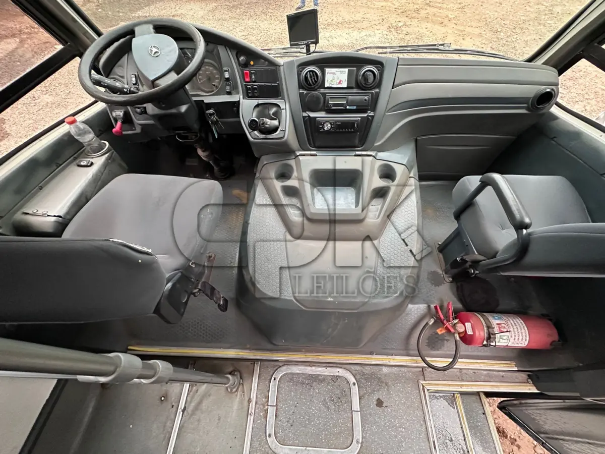 LOTE 036 - MARCOPOLO – Volare W8 ON - Ônibus Escolar – 31P  2014/2014 – Placas IVN 8884 – Cor: Prata.