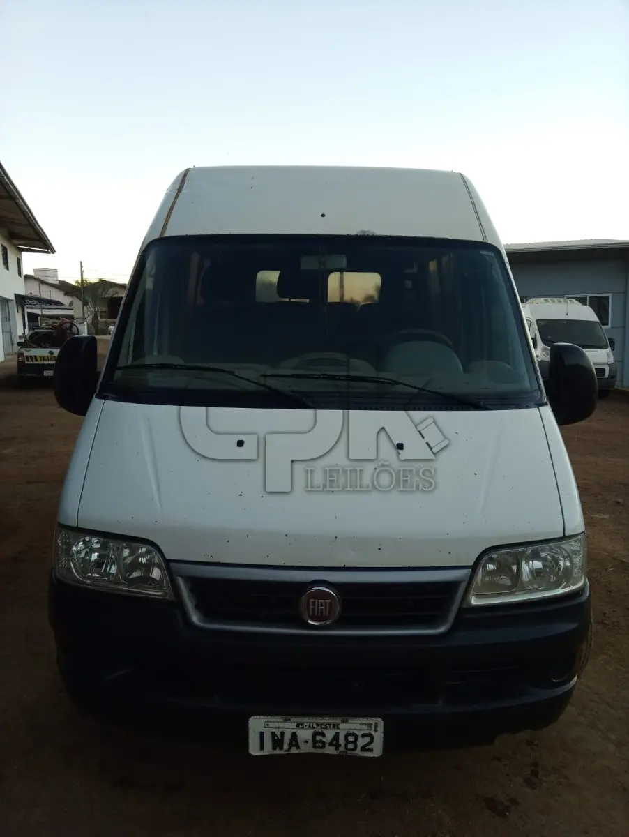 LOTE 014 - VEICULO FIAT/DUCATO MC TCA MIC, 16 PASSAGEIROS ANO/MOD 2014/2014, COR BRANCA, COMBUSTÍVEL DIESEL, RENAVAM: 404449, CHASSI Nº 93W245H34E2137803, MOTOR Nº F1AE34817213770, PLACAS: IWA-6482. NO ESTADO QUE SE ENCONTRA. PATRIMÔNIO MUNICIPAL Nº11282.