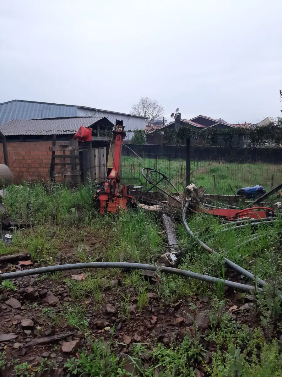 LOTE 014 - Marca Nogueira, Equipamento Ensiladeira, Modelo Pecus, Cor  Vermelha, Fabricação 2012.