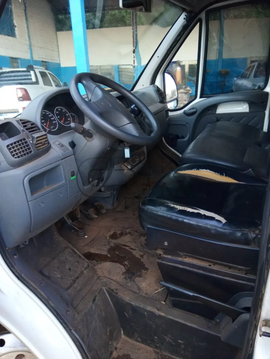 LOTE 014 - VEICULO FIAT/DUCATO MC TCA MIC, 16 PASSAGEIROS ANO/MOD 2014/2014, COR BRANCA, COMBUSTÍVEL DIESEL, RENAVAM: 404449, CHASSI Nº 93W245H34E2137803, MOTOR Nº F1AE34817213770, PLACAS: IWA-6482. NO ESTADO QUE SE ENCONTRA. PATRIMÔNIO MUNICIPAL Nº11282.