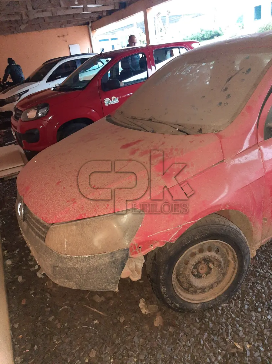 LOTE 001 - Marca Volkswagen Modelo Nova Saveiro CS 1.6 Renavan  00558502601, Placa IUP5B31 Chassi 9BWKB05UXEP053534  Ano/Mod 2013/2014, Motor 4 Cilindros, 8 válvulas  Potência 104  CV, cor vermelha.