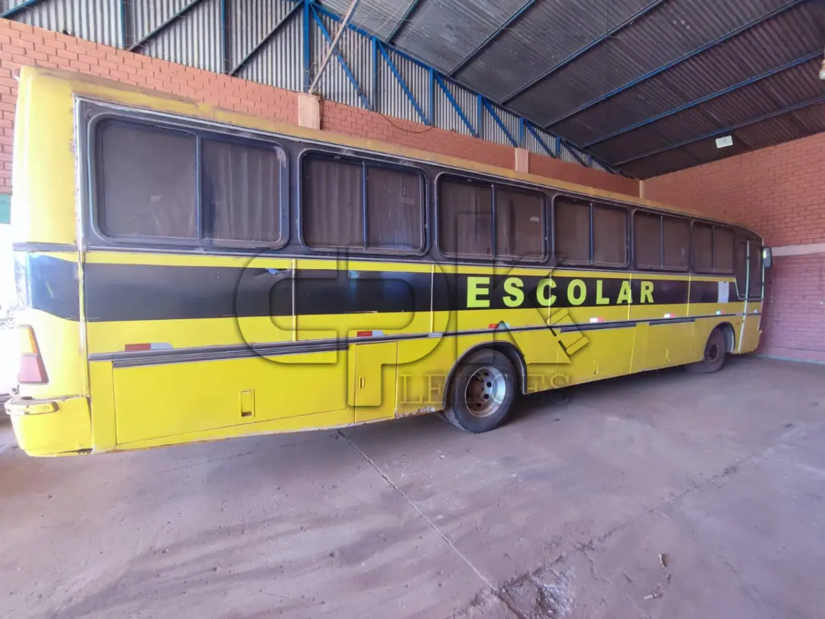 LOTE 006 - ÔNIBUS M.BENZ/M.BENZ/OF 1318 ANO FABRICAÇÃO 1989 , FUNCIONANDO, 42 LUGARES,  MOTOR NOVO, COMBUSTÍVEL: Diesel - Placa IHK8591 – NÚM. MOTOR: 37695310 Chassi 9BM384088KB848555