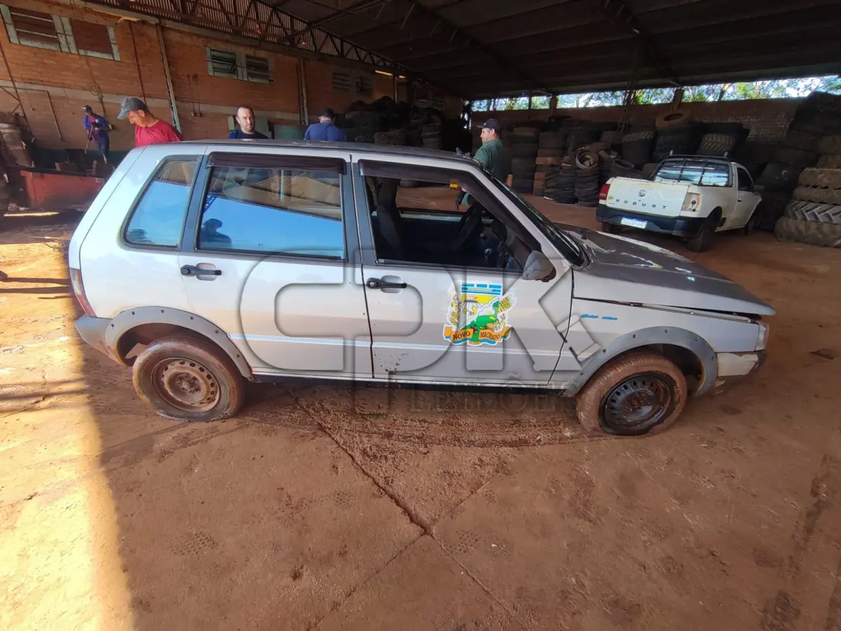 LOTE 003 - VEÍCULO FIAT/UNO UNO MILLE WAY ECON ANO FABRICAÇÃO: 2010 ANO MODELO: 2011 COR: PRATA COMBUSTÍVEL ALCOOL/GASOLINA Placa IRE2186 – Chassi 9BD15844AB6514845