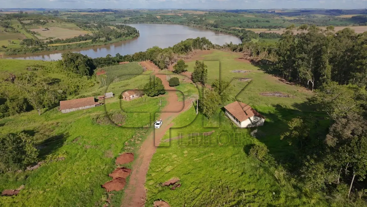 LOTE 040 - Imóvel: Fração do lote rural nº 56-A, 25ª secção, Matrícula nº 1629.  Área total: 0,18 hectares (1.800 m²) conforme matrícula.  Localização: Rincão dos Claros - Interior – Novo Machado/RS – E.M de Ensino  Fundamental Augusto Policena.