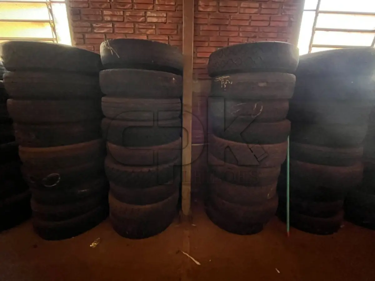 LOTE 008 - Sucatas de Pneus