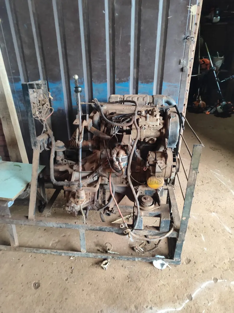 LOTE 032 - Motor e  Caixa Fiat,  4 cilindros diesel.