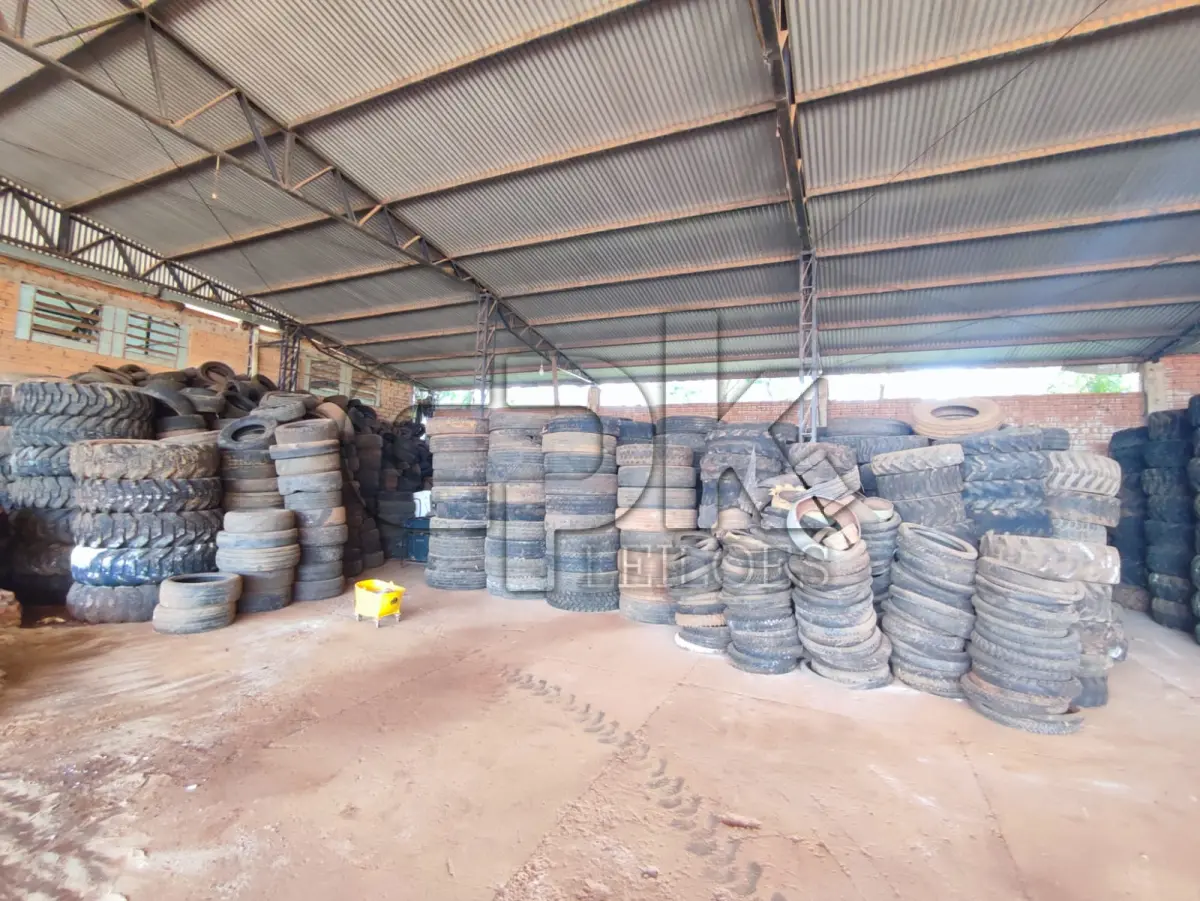 LOTE 016 - Item: Contém pneus usados e descartados, também câmaras e colarinhos.  Categoria (Aro)	Quantidade Aro 13	162 Aro 14	285 Aro 15	272 Aro 16	309 Aro 17	44 Aro 18 (Passeio)	15 Aro 18 (Agrícola)	45 Aro 19	2 Aro 20	125 Aro 22.5	15 Aro 24	64 Aro 25	61 Aro 30	4 Demais Pneus Diversos Aproximadamente	1.700
