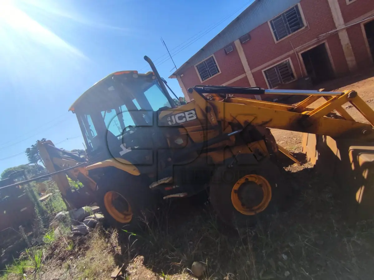 LOTE 010 - Retroescavadeira JCB 3CX – 2018 CHASSI SOR3CXTTAJJ2674673