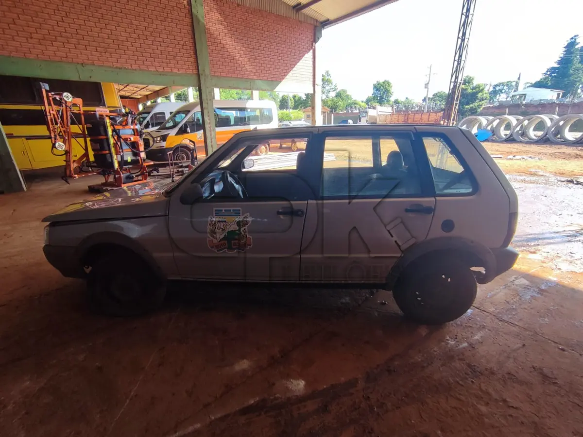 LOTE 003 - VEÍCULO FIAT/UNO UNO MILLE WAY ECON ANO FABRICAÇÃO: 2010 ANO MODELO: 2011 COR: PRATA COMBUSTÍVEL ALCOOL/GASOLINA Placa IRE2186 – Chassi 9BD15844AB6514845