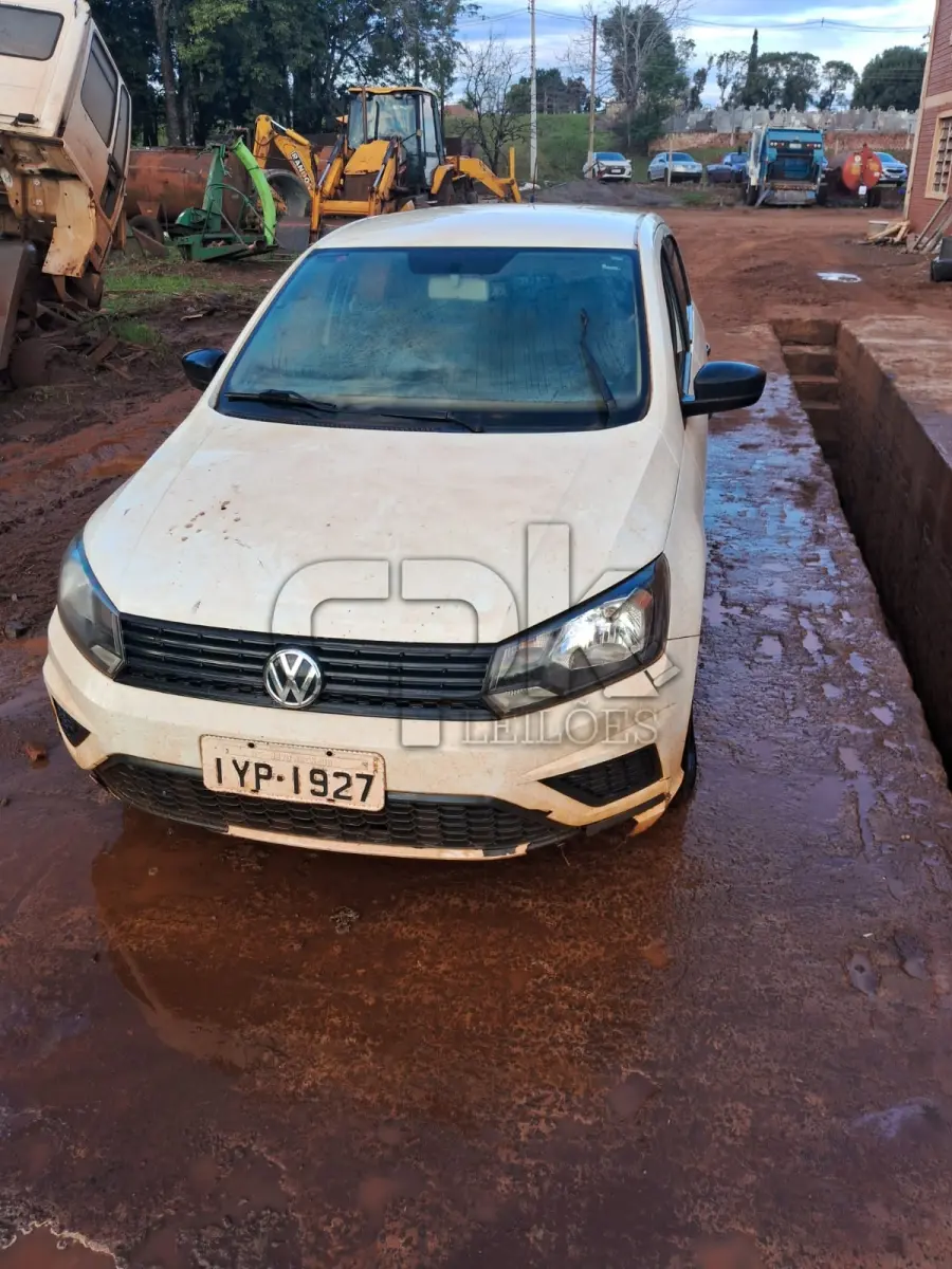 LOTE 022 - VEÍCULO VW/GOL 1.0L MC4. ANO FABRICAÇÃO: 2018 ANO MODELO: 2019 COR: BRANCA COMBUSTÍVEL ALCOOL/GASOLINA Placa IYP1927– Chassi 9BWAG45U0KT008710