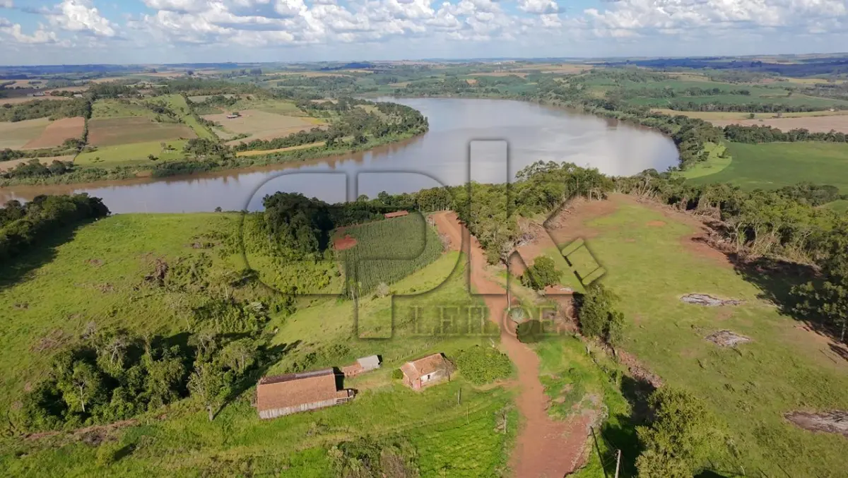LOTE 040 - Imóvel: Fração do lote rural nº 56-A, 25ª secção, Matrícula nº 1629.  Área total: 0,18 hectares (1.800 m²) conforme matrícula.  Localização: Rincão dos Claros - Interior – Novo Machado/RS – E.M de Ensino  Fundamental Augusto Policena.