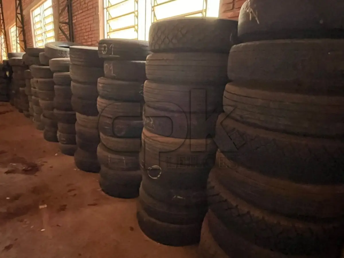LOTE 008 - Sucatas de Pneus