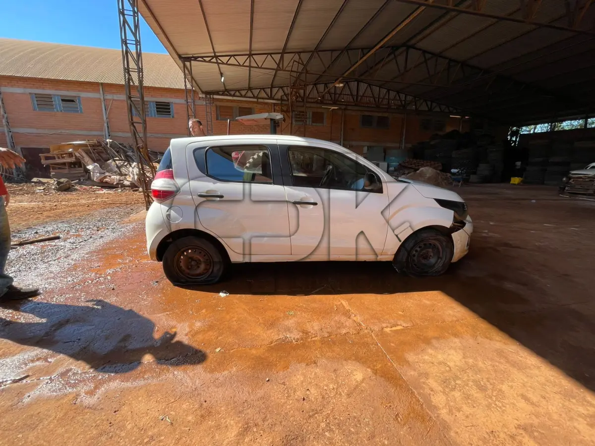 LOTE 004 - VEÍCULO FIAT/ MOBI LIKE ANO FABRICAÇÃO/MODELO: 2019 COR: BRANCA COMBUSTÍVEL: ALCOOL/GASOLINA Placa IZH4J98 – Chassi 9BD341A5XKY612405