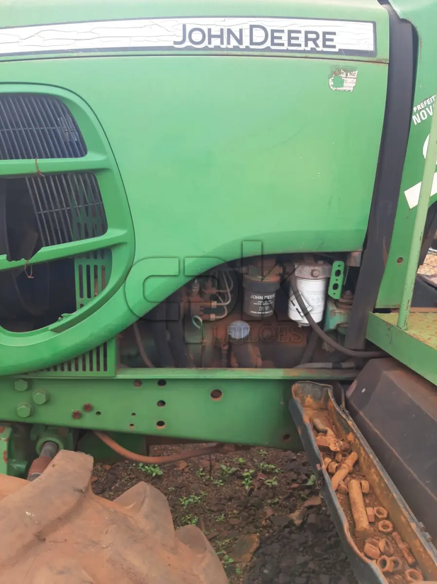 LOTE 020 - Trator Agrícola, Marca John Deere, Modelo 6110 E, tração 4x4, Diesel, 04 cilindros, 110cv, cor verde, ano 2011, chassi 1BM6110ETAA000205