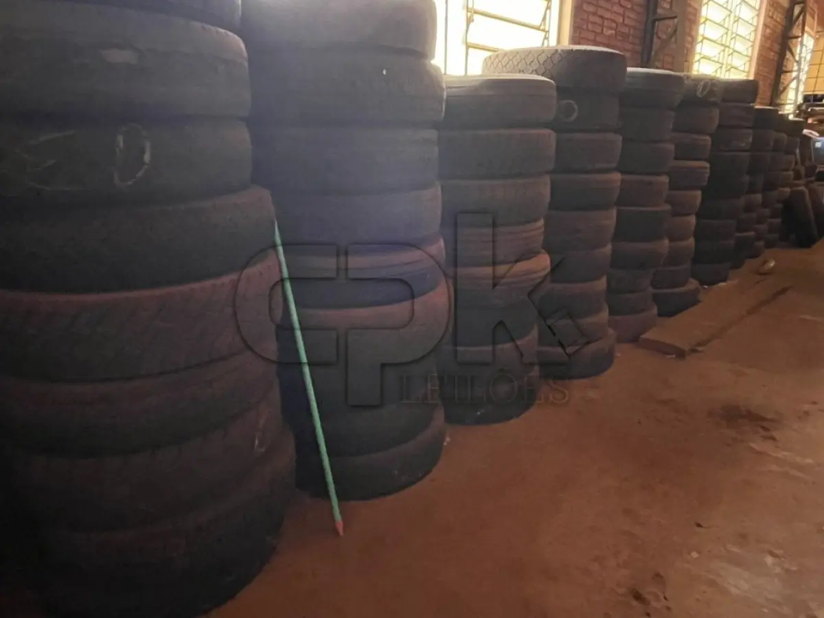 LOTE 008 - Sucatas de Pneus