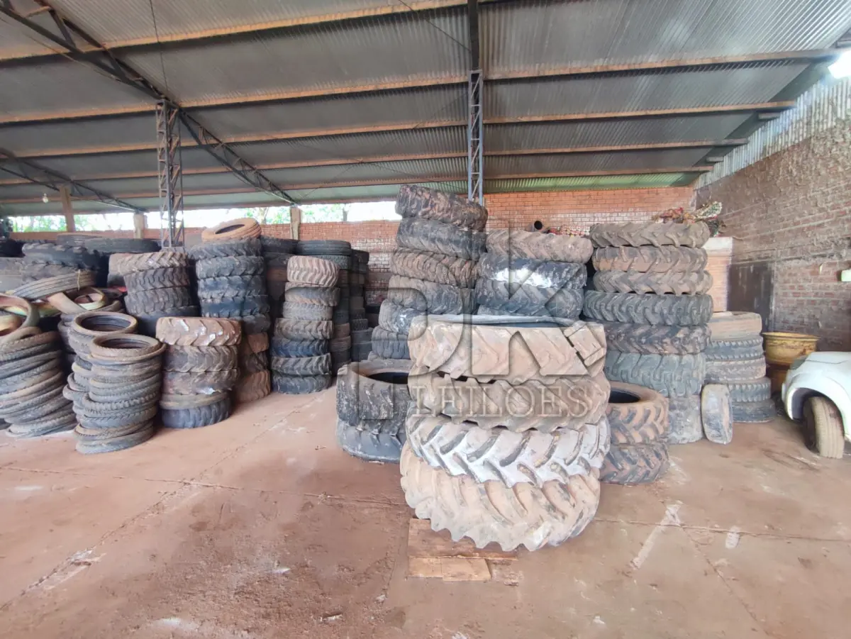 LOTE 016 - Item: Contém pneus usados e descartados, também câmaras e colarinhos.  Categoria (Aro)	Quantidade Aro 13	162 Aro 14	285 Aro 15	272 Aro 16	309 Aro 17	44 Aro 18 (Passeio)	15 Aro 18 (Agrícola)	45 Aro 19	2 Aro 20	125 Aro 22.5	15 Aro 24	64 Aro 25	61 Aro 30	4 Demais Pneus Diversos Aproximadamente	1.700