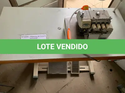 LOTE 014 - Máquina de Costura Industrial ZOJE Overlock.