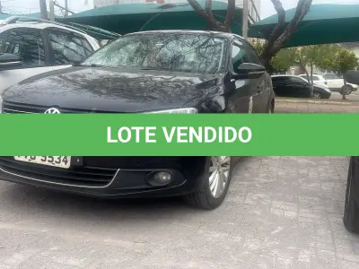 LOTE 004 - VW Jetta 2.0 T Passageiro – Automóvel Gasolina 2014/2014 –  Placas IVU 9534 – Cor: Preta.