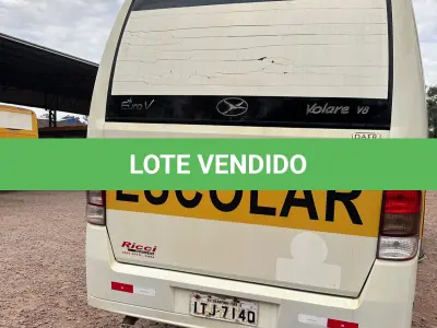 LOTE 035 - MARCOPOLO – Volare V8 ON - Ônibus Escolar – 29P  2012/2013 – Placas ITJ 7140 – Cor: Branca.