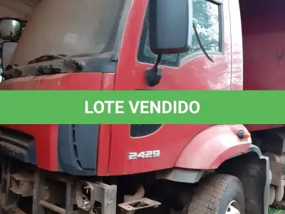 LOTE 010 - Marca Ford Modelo Cargo 2429, Renavan 00566934604, Placa  IUR7377, Chassi 9BFYEALE8DBS46148, Ano/Mod 2013/2013,  Motor 6 Cil. Cummins ISV 6.7, Potência 290 CV, Combust  Diesel, Cor Vermelha, Capac 23 Ton.