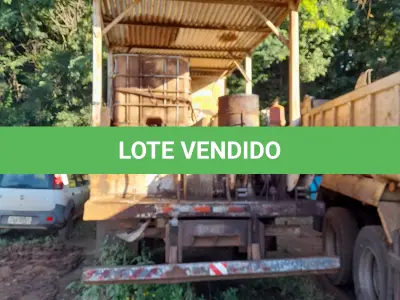LOTE 017 - CAMINHAO MERCEDES BENZ, ANO/MODELO 1999, COR VERMELHA PLACA IJH2904 CHASSI 9BM693028XB216032 (MODELO 1215C). NO ESTADO QUE SE ENCONTRA. PATRIMÔNIO MUNICIPAL Nº4998. CARROCARIA TIPO COMBOIO, ABASTECIMENTO, LUBRIFICAÇÃO, TIPO LASTRO. NO ESTADO QUE SE ENCONTRA. PATRIMÔNIO MUNICIPAL Nº7553.