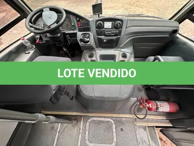 LOTE 036 - MARCOPOLO – Volare W8 ON - Ônibus Escolar – 31P  2014/2014 – Placas IVN 8884 – Cor: Prata.