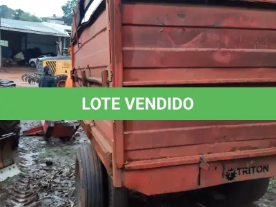 LOTE 012 - Marca Triton, Equipamento Carretão, Modelo Basculante, Cor  Vermelha, Fabricação 2007.
