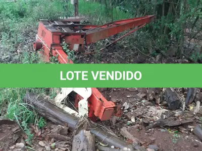 LOTE 013 - Marca Nogueira, Equipamento Ensiladeira, Modelo Pecus, Cor  Vermelha, Fabricação 2007.