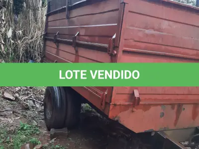 LOTE 012 - Marca Triton, Equipamento Carretão, Modelo Basculante, Cor  Vermelha, Fabricação 2007.