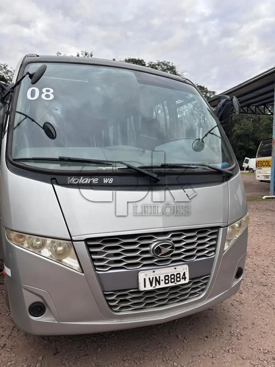 LOTE 036 - MARCOPOLO – Volare W8 ON - Ônibus Escolar – 31P  2014/2014 – Placas IVN 8884 – Cor: Prata.