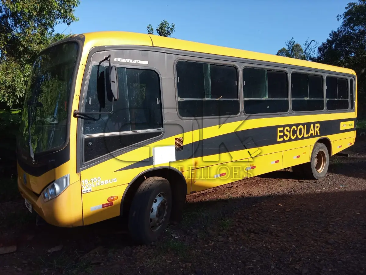 LOTE 001 - ONIBUS ESCOLAR VW/15.190, 48 LUGARES, PLACAS IWM-8276 ANO/MOD 2014/2014. NO ESTADO QUE SE ENCONTRA. PATRIMÔNIO MUNICIPAL Nº11286.  OBS. ACOMPANHA O VEÍCULO 04 PNEUS SOBRESSALENTES PARA RECAPAGEM.