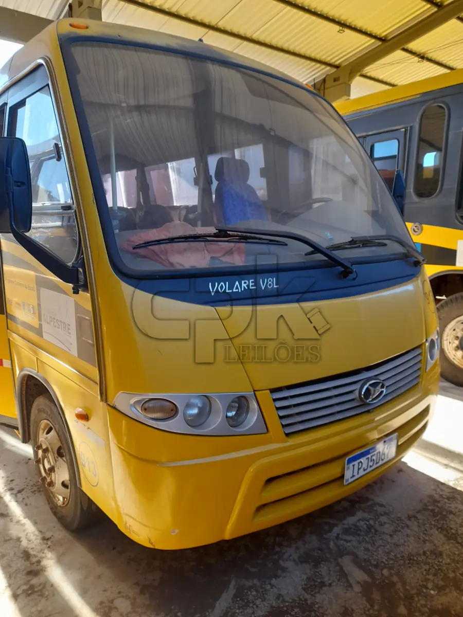 LOTE 018 - VEICULO ÔNIBUS ESCOLAR, COR: AMARELO/PRETO, MARCA/MODELO:MARCOPOLO/VOLARE V8L ESC. ANO/MOD:2008/2009, CAPACIDADE:31 PASSAGEIROS + 1 AUXILIAR, CHASSI:93PB4ZG3P9C027146, MOTOR:E1T149699, POTENCIA:115CV, PLACA:IPJ-5367. NO ESTADO QUE SE ENCONTRA. PATRIMÔNIO MUNICIPAL Nº7261.