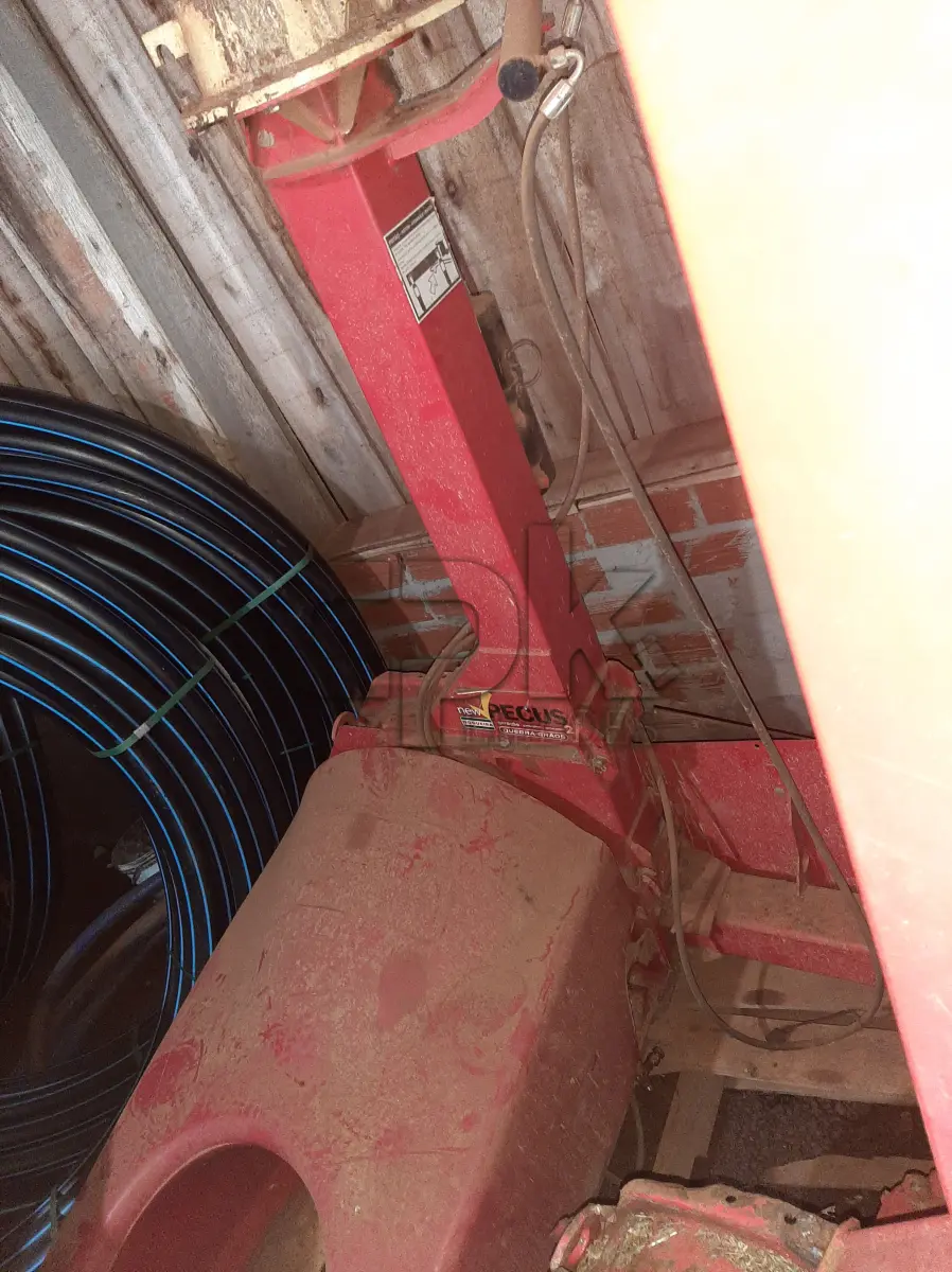 LOTE 011 - Marca Nogueira Equipamento, Ensiladeira Modelo New Pecus  G2, Cor Vermelha, Fabricação 03/2021, Nº produ AICA-013937.