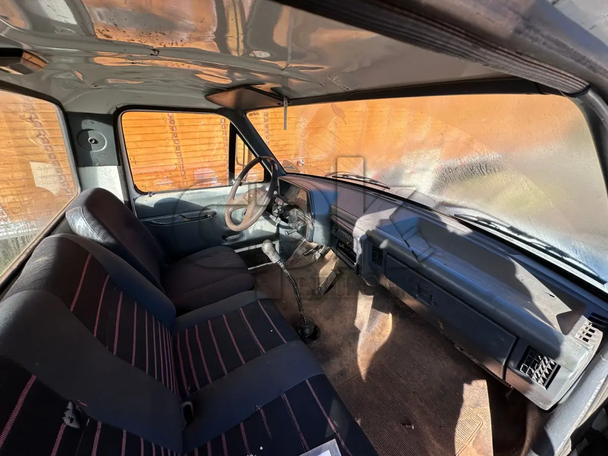 LOTE 006 - FORD F 12000 L Carga Caminhão Diesel 1998/1998 – Placas  IIU 4416 – Cor: Branca.