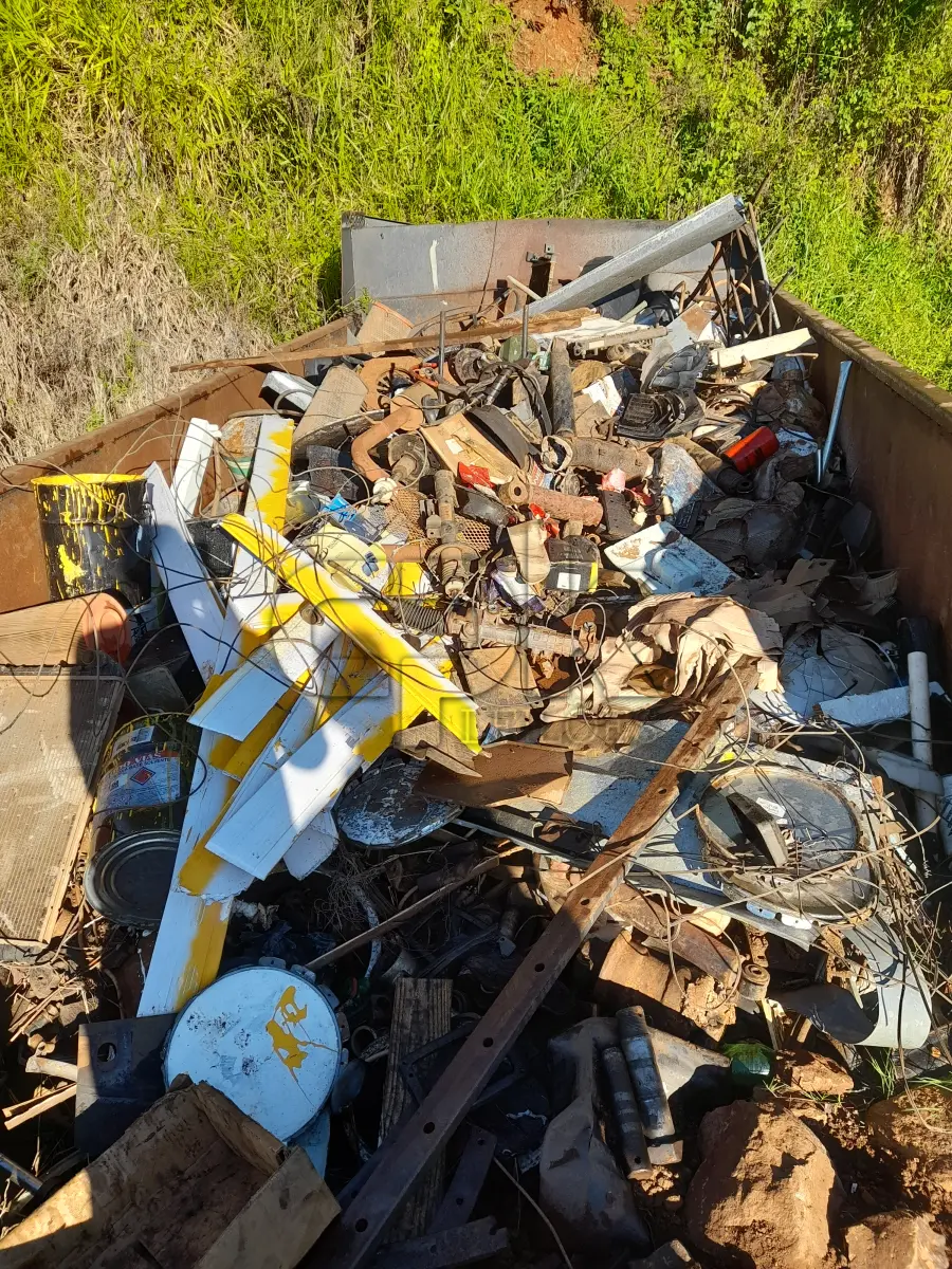 LOTE 003 - SUCATAS DE METAL E OUTROS (APROX. 2.000KG), EXCETO CAÇAMBA METÁLICA, CONFORME DISPOSTO PARA VISITAÇÃO NO PÁTIO DA SMOPT E NO PATIO DA SMECDT.