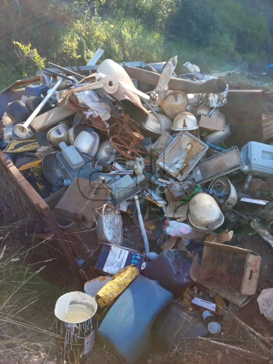 LOTE 003 - SUCATAS DE METAL E OUTROS (APROX. 2.000KG), EXCETO CAÇAMBA METÁLICA, CONFORME DISPOSTO PARA VISITAÇÃO NO PÁTIO DA SMOPT E NO PATIO DA SMECDT.