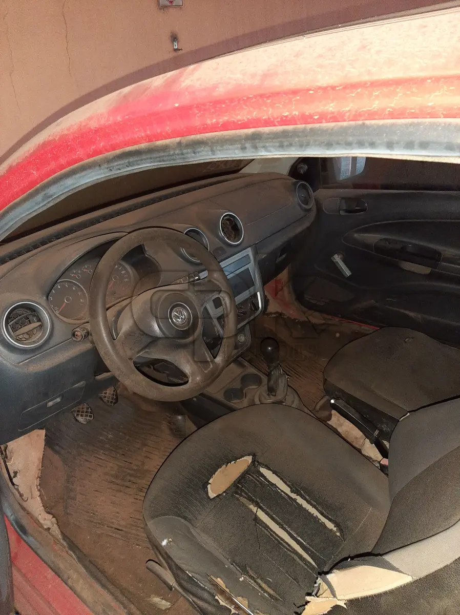 LOTE 001 - Marca Volkswagen Modelo Nova Saveiro CS 1.6 Renavan  00558502601, Placa IUP5B31 Chassi 9BWKB05UXEP053534  Ano/Mod 2013/2014, Motor 4 Cilindros, 8 válvulas  Potência 104  CV, cor vermelha.