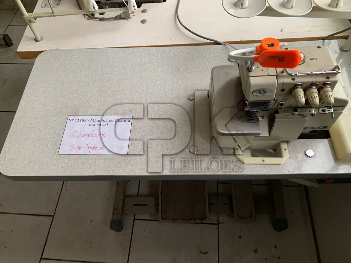 LOTE 011 - Máquina de Costura Industrial SUN SPECIAL Overlock.