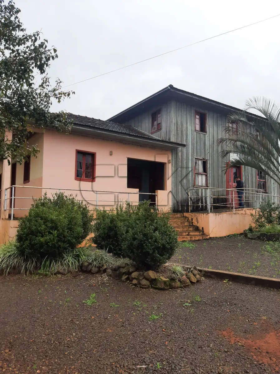 LOTE 019 - Edificação do Museu Municipal Otacílio Tizziani, localizado à  Rua Ângelo Santinelli, (em Processo de Demolição), inclui todos  materiais da construção: Madeiras das paredes, pisos, forros, teto,  escadas, aberturas, telhados, inclusive a parte de alvenaria.