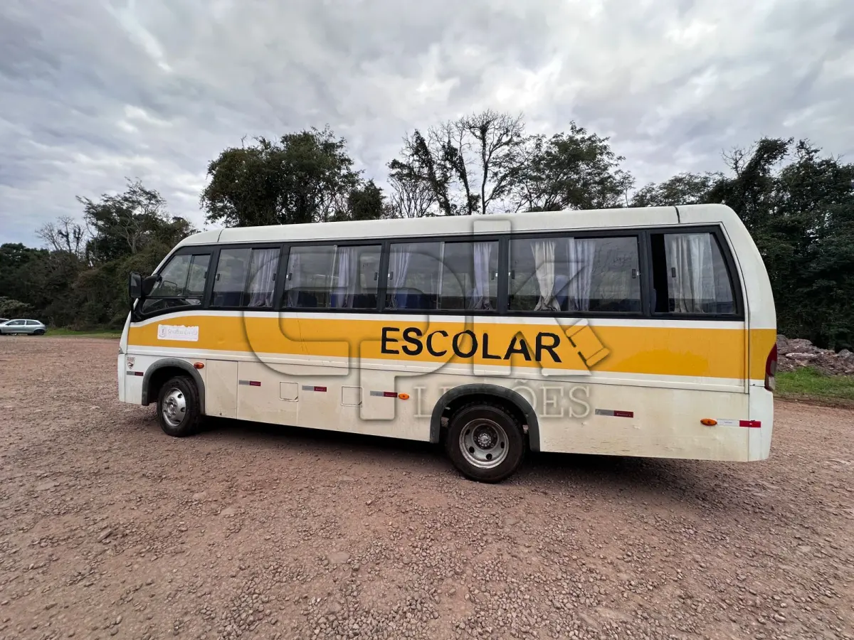 LOTE 035 - MARCOPOLO – Volare V8 ON - Ônibus Escolar – 29P  2012/2013 – Placas ITJ 7140 – Cor: Branca.