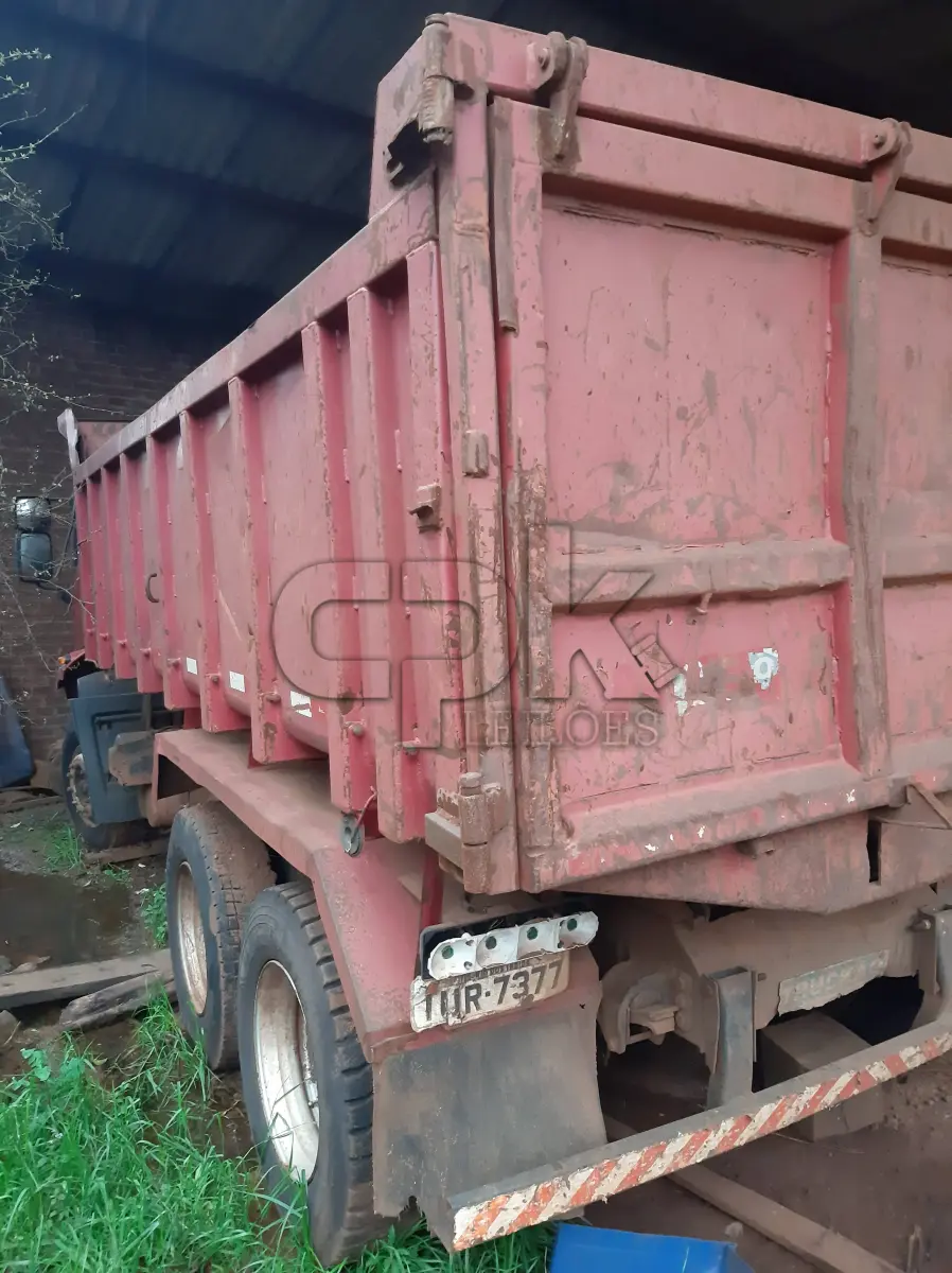 LOTE 010 - Marca Ford Modelo Cargo 2429, Renavan 00566934604, Placa  IUR7377, Chassi 9BFYEALE8DBS46148, Ano/Mod 2013/2013,  Motor 6 Cil. Cummins ISV 6.7, Potência 290 CV, Combust  Diesel, Cor Vermelha, Capac 23 Ton.