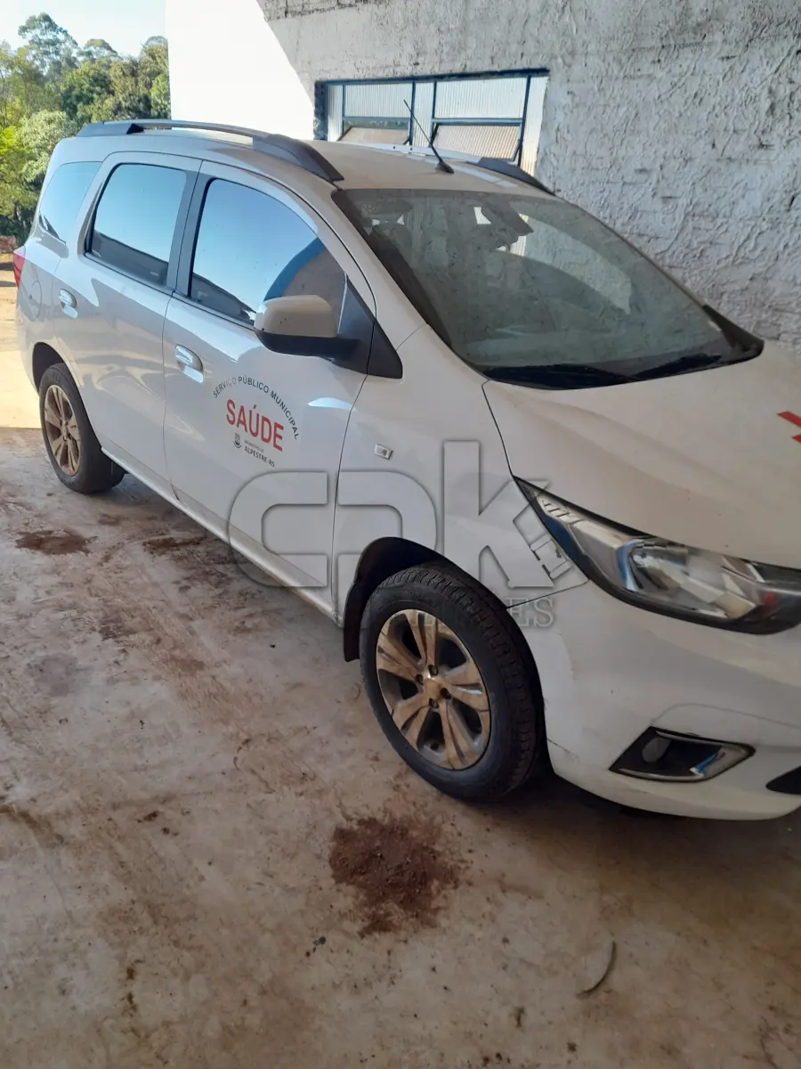 LOTE 012 - VEÍCULO GM SPIN 1.8L MT LTZ, COR BRANCA, ANO/MOD 2018/2019, CHASSI Nº 9BGJC7520KB152590, MOTOR NºGFN027781, RENAVAN Nº104644, PLACAS IYW-3863. NO ESTADO QUE SE ENCONTRA. PATRIMÔNIO MUNICIPAL Nº12940.
