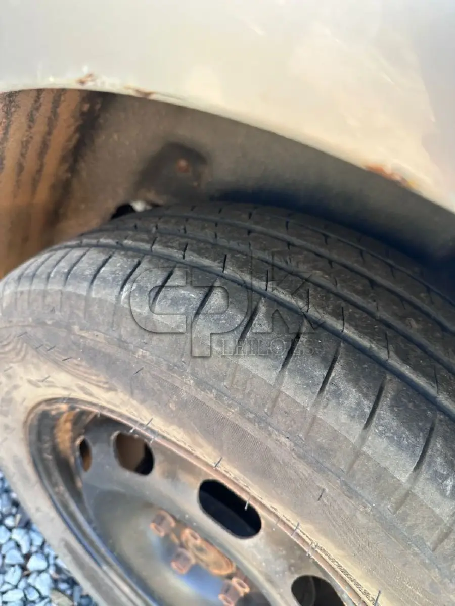 LOTE 001 - W Polo Sedan 1.6 Passageiro – Automóvel Álcool/Gasolina 2005/2005 – Placas AMT 9125 – Cor: Prata.