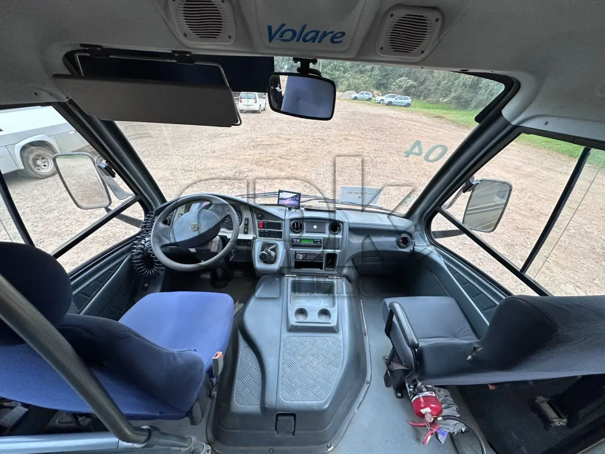 LOTE 035 - MARCOPOLO – Volare V8 ON - Ônibus Escolar – 29P  2012/2013 – Placas ITJ 7140 – Cor: Branca.